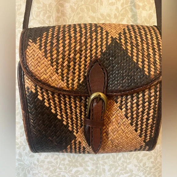 Vintage Indonesian crossbody - Picture 2 of 13